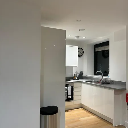 Modern & Spacious 2 Bed Apartment By Old Trafford Manchester Exterior photo