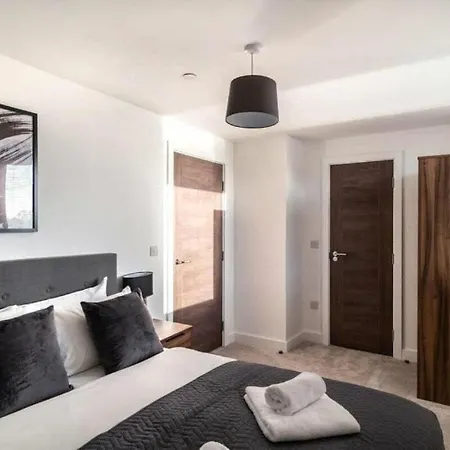 Modern & Spacious 2 Bed Apartment By Old Trafford Manchester Exterior photo
