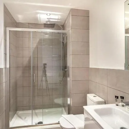 Modern & Spacious 2 Bed Apartment By Old Trafford Manchester Exterior photo
