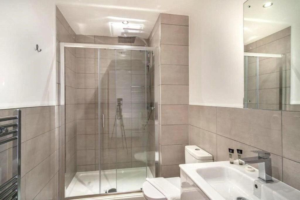 Modern & Spacious 2 Bed By Old Trafford * Manchester